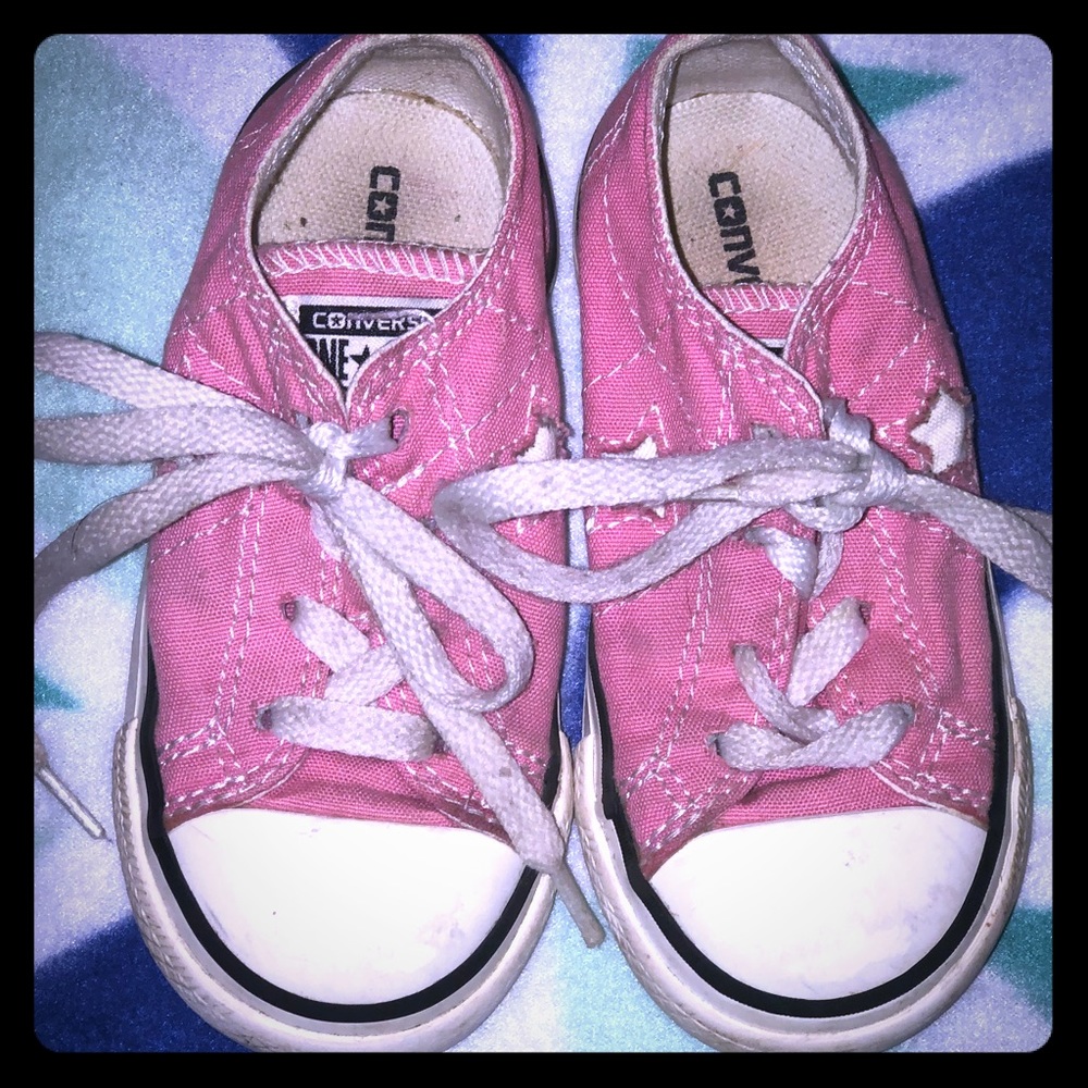 Infant girls pink size 8 converse shoes